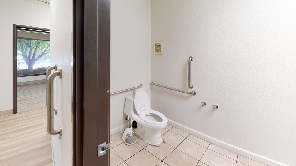 More Photos Of 701 Howe Ave, Sacramento Medical For Lease