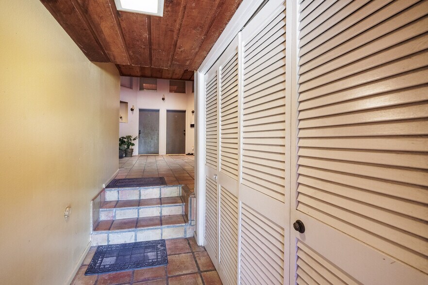 More Photos Of 801 S Carancahua St, Corpus Christi Apartments For Sale