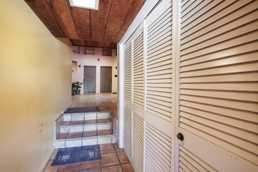 More Photos Of 801 S Carancahua St, Corpus Christi Apartments For Sale