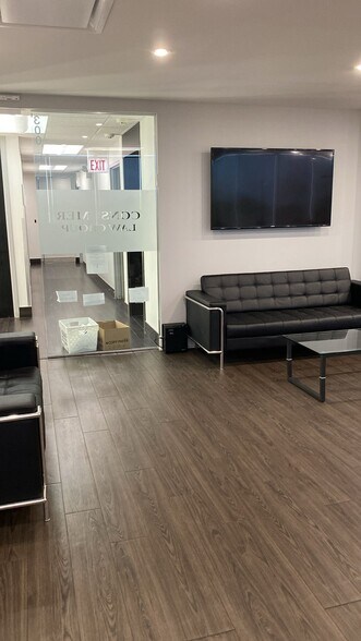 More Photos Of 6232 N Pulaski Rd, Chicago Office For Sale