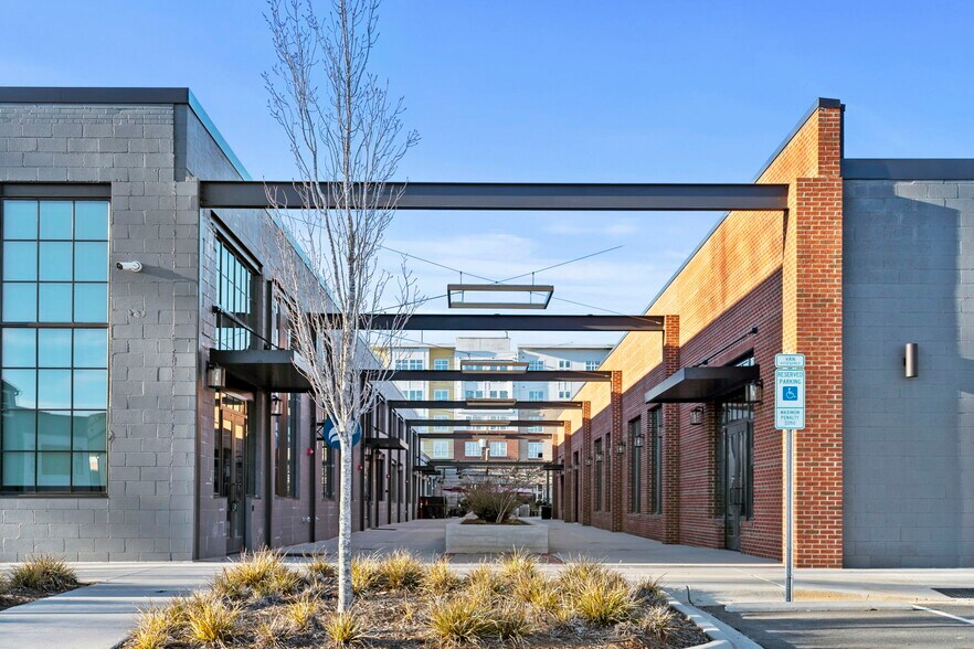 More Photos Of 2001 W Morehead St, Charlotte Loft Creative Space For Lease