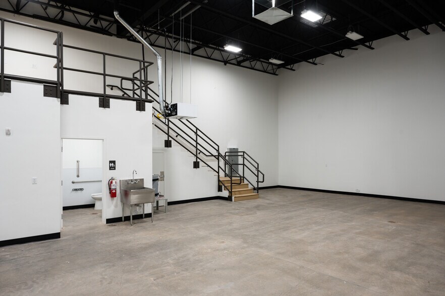 More Photos Of 164 Old Highway 91 hwy, Hurricane Warehouse For Lease