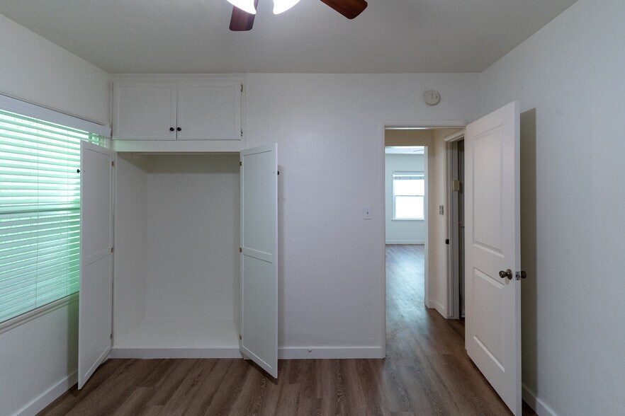 More Photos Of 1212 E 3rd St, Long Beach Apartments For Sale