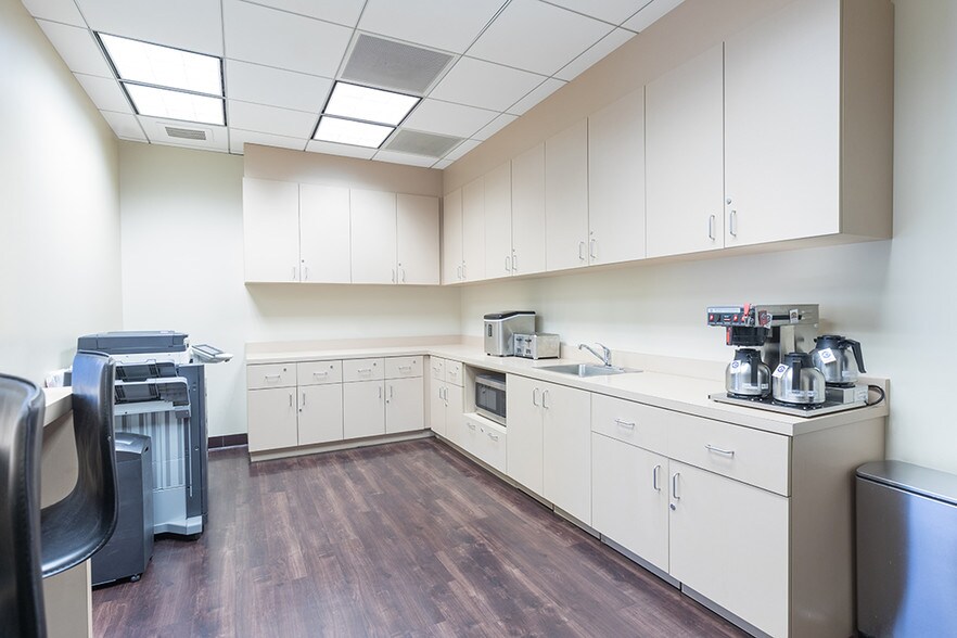 More Photos Of 11111 Santa Monica Blvd, Los Angeles Office For Lease