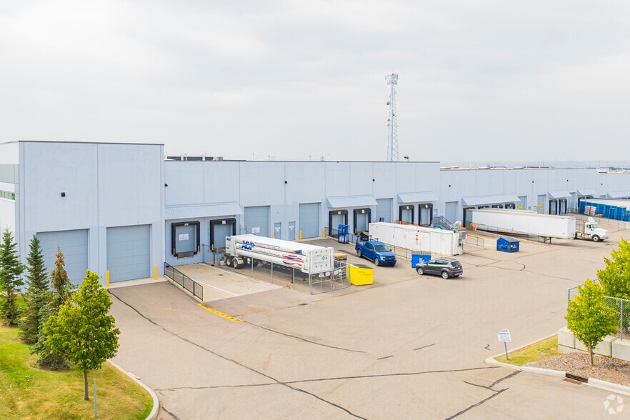 More Photos Of 18 Highland Park Way NE, Airdrie Distribution For Lease