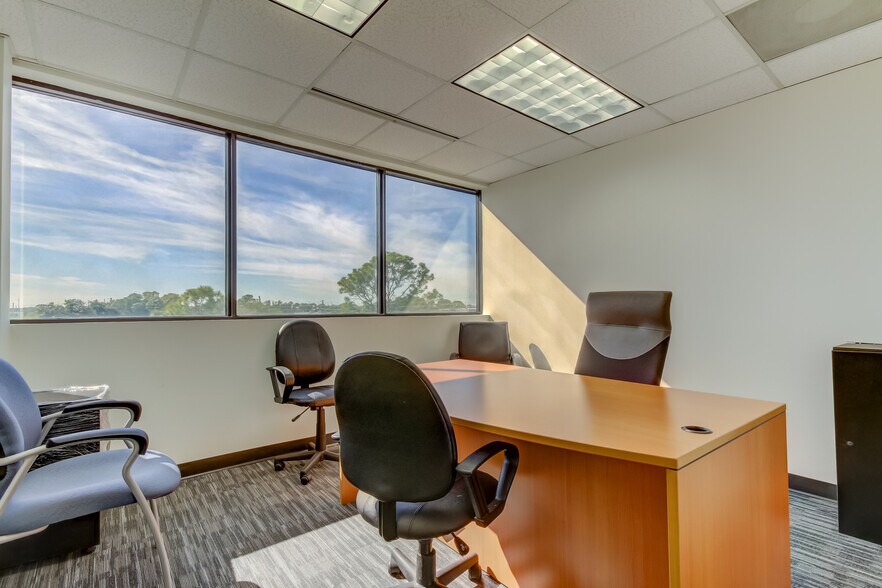 More Photos Of 12425 28th St N, Saint Petersburg Office For Lease