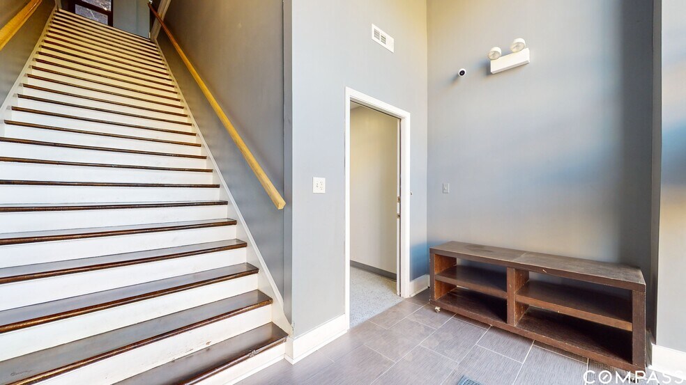 More Photos Of 2241 S Wabash Ave, Chicago Loft Creative Space For Sale