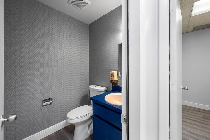 More Photos Of 1801 SE Hillmoor Dr, Port Saint Lucie Medical For Lease