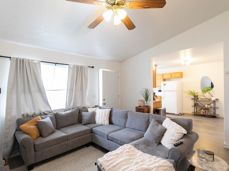 More Photos Of 1163-1165 NW Dogwood Cir, Mountain Home Specialty For Sale