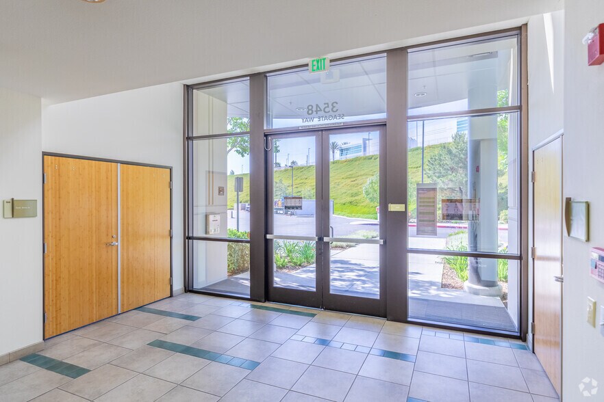 More Photos Of 3548 Seagate Way, Oceanside Office For Lease