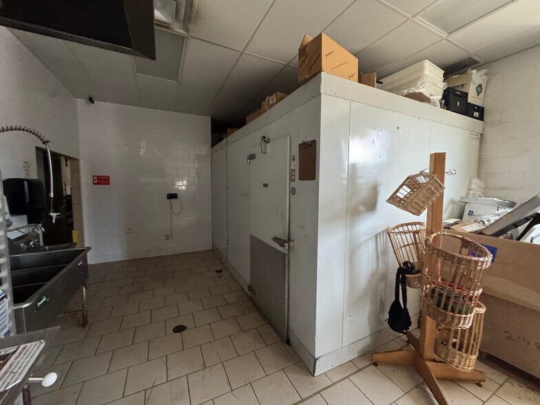 More Photos Of 174 Hamilton Rd, London Freestanding For Lease