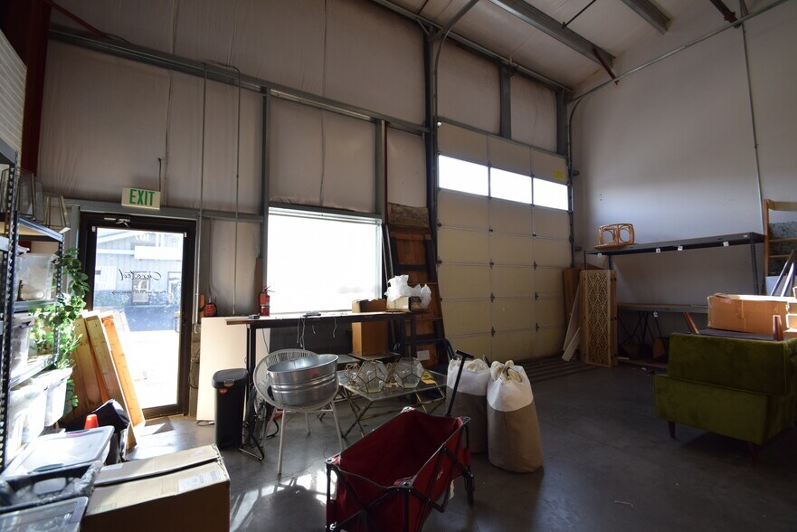 More Photos Of 615 SE Glenwood Dr, Bend Unknown For Lease