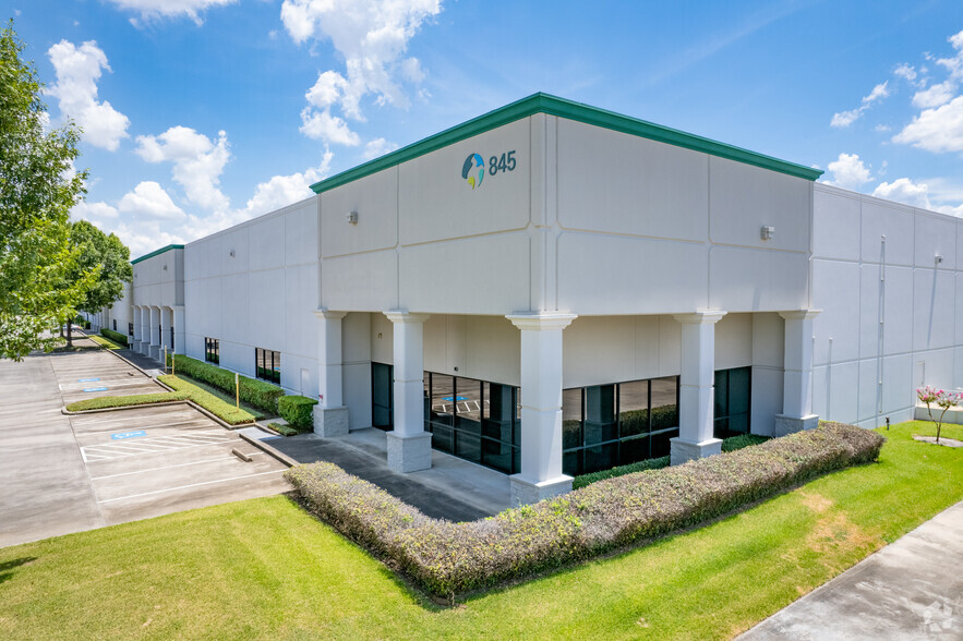 Primary Photo Of 845 Greens Pky, Houston Warehouse For Lease