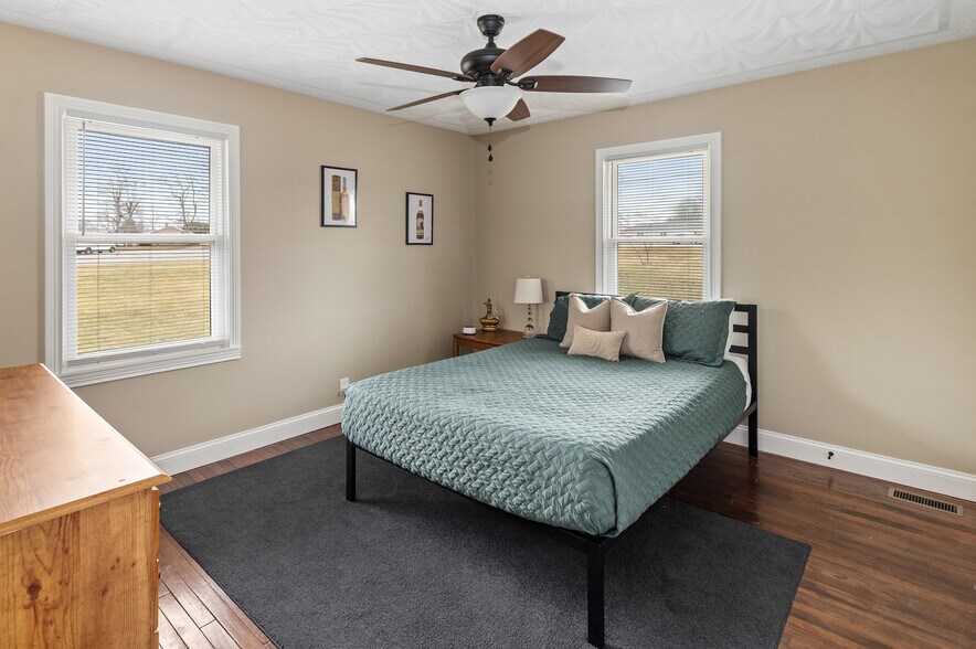 More Photos Of 3625 New Shepherdsville Rd, Bardstown Flex For Sale