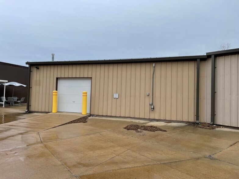 More Photos Of 3201-3301 Armar Dr, Marion Coworking Space