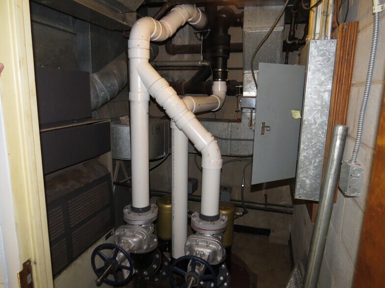 More Photos Of 2111 W Lincoln Hwy, Merrillville Loft Creative Space For Lease