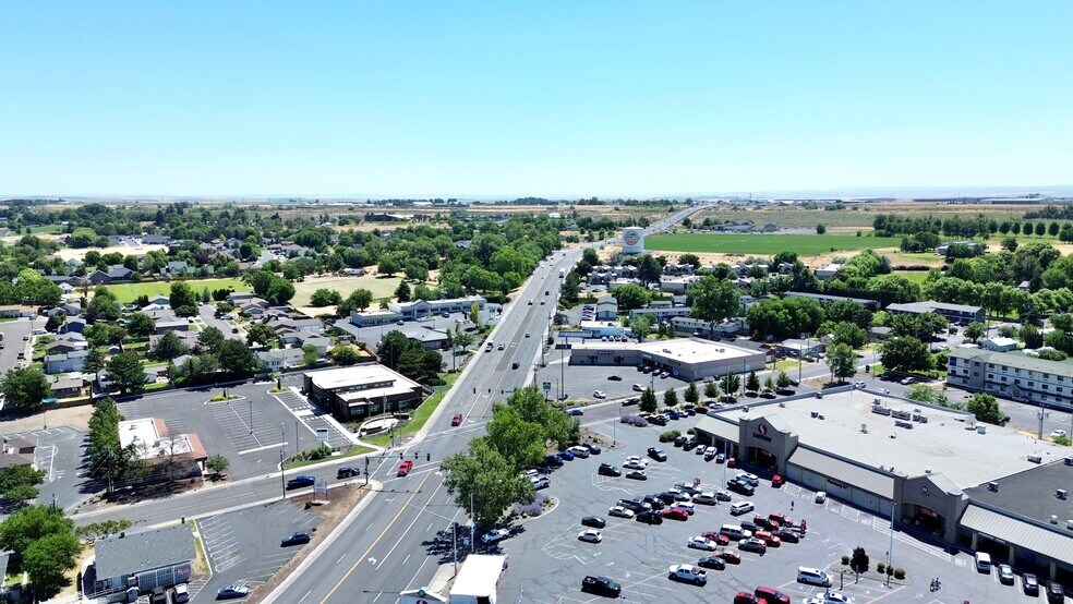 More Photos Of 1055 S Highway 395, Hermiston Storefront Retail Office For Sale