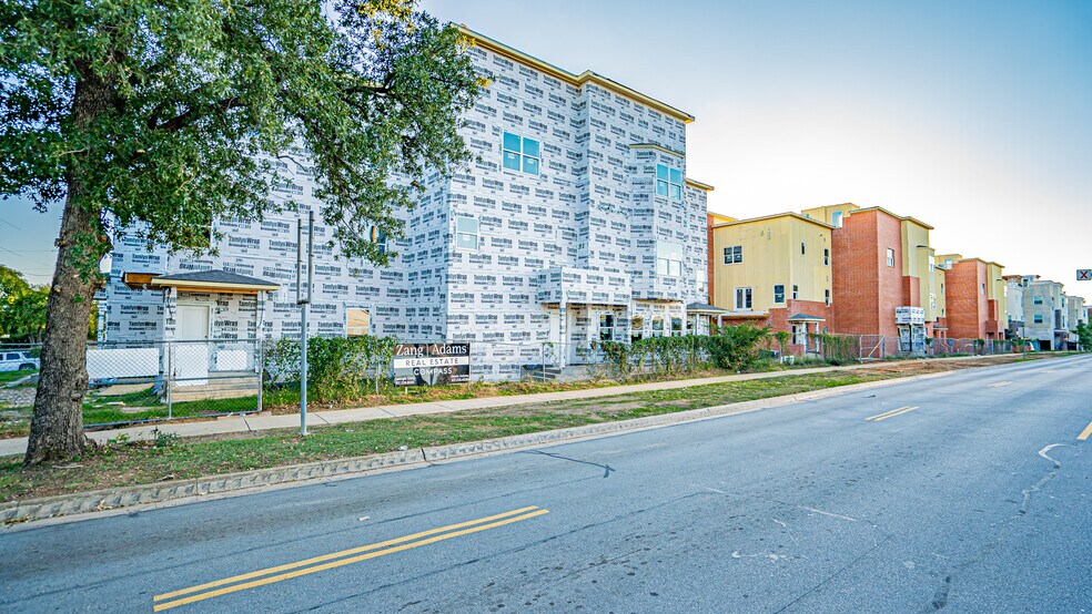 More Photos Of 1206 E Road To Six Flags St, Arlington Apartments For Sale