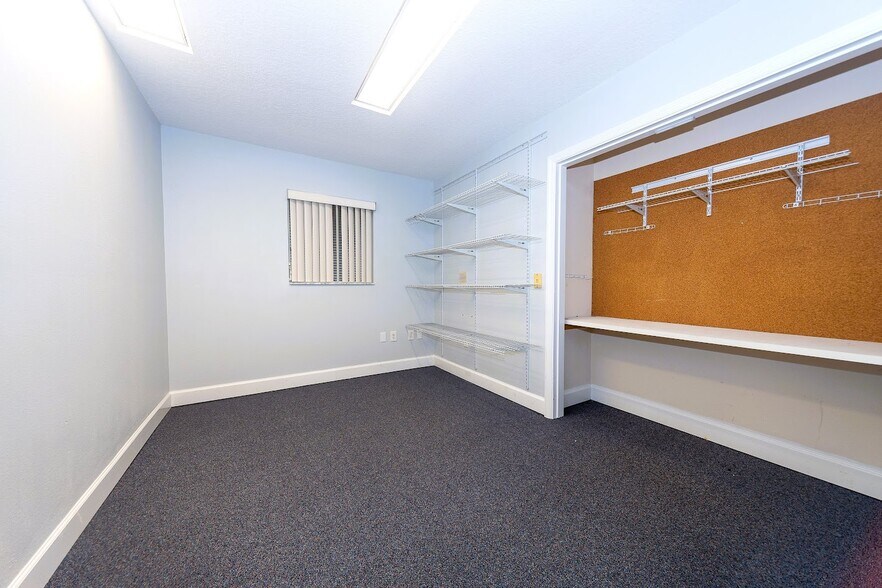 More Photos Of 2001 Manatee Ave E, Bradenton Office For Lease