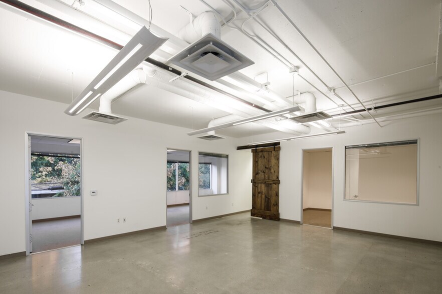 More Photos Of 8065-8075 W 3rd St, Los Angeles Loft Creative Space For Lease