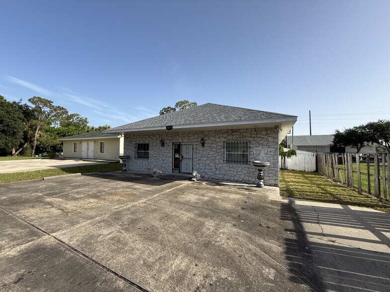 Primary Photo Of 1853 Canova St SE, Palm Bay Showroom For Sale