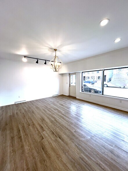 More Photos Of 25 W King St, Shippensburg Flex For Lease