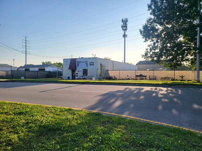 More Photos Of 3008 Cromwell Rd, Norfolk Warehouse For Sale