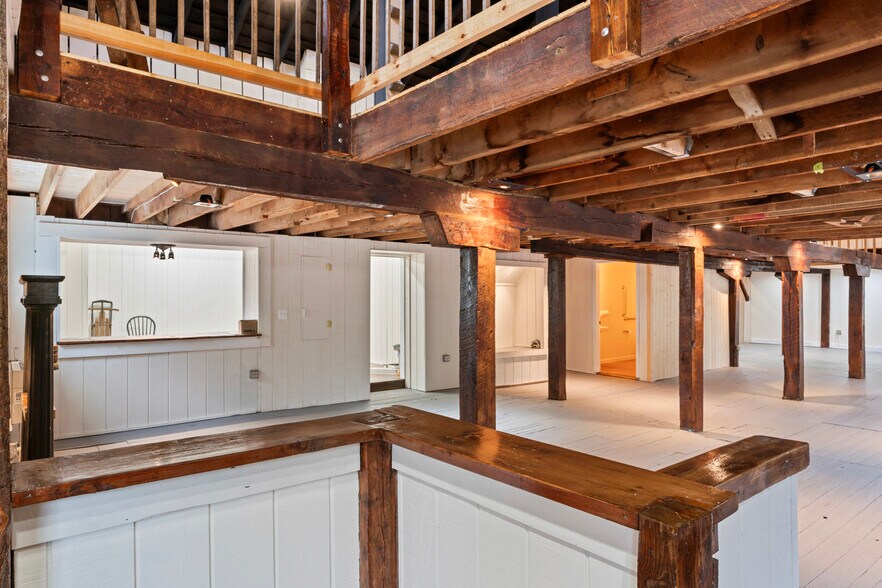 More Photos Of 20704 Ashburn Rd, Ashburn Unknown For Lease