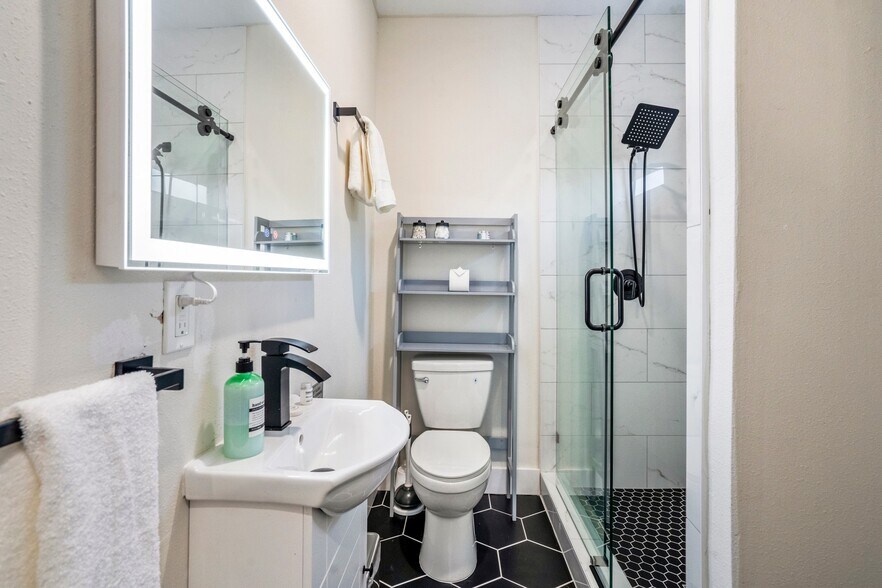 More Photos Of 5 Estelle St, Houston Multifamily For Sale