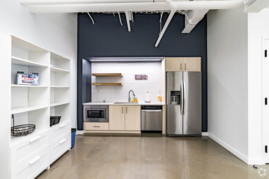 More Photos Of 4101 Charlotte Ave, Nashville Office For Lease