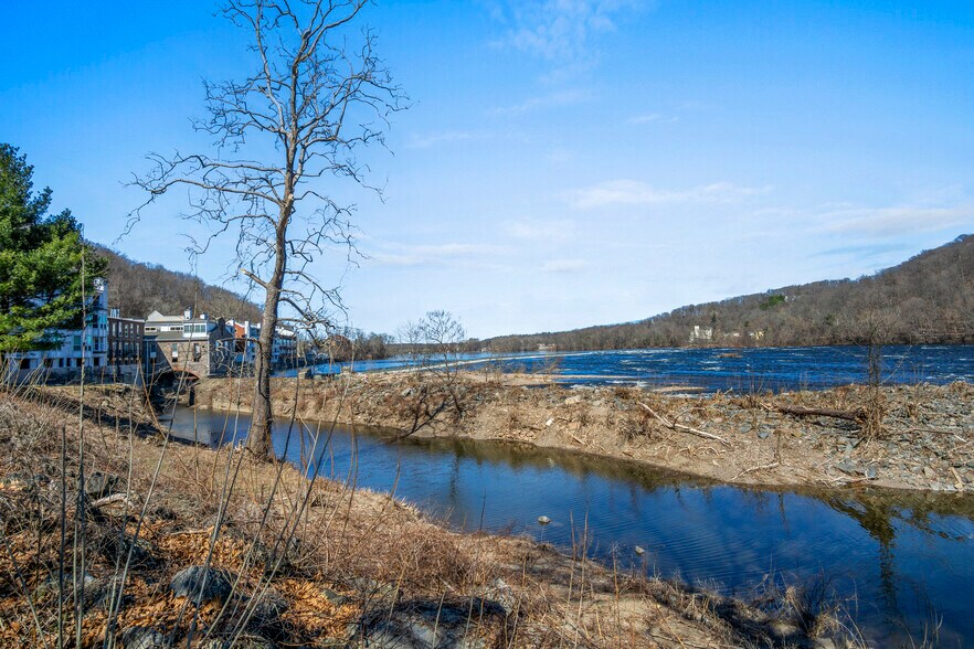 More Photos Of 400 S River Rd, New Hope Office For Sale