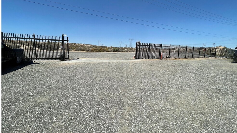 More Photos Of 17145 Gasline Rd, Victorville Land For Lease