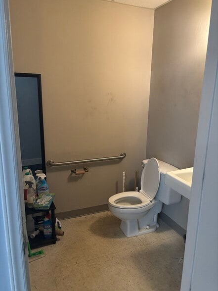 More Photos Of 228 Westinghouse Blvd, Charlotte Office For Lease