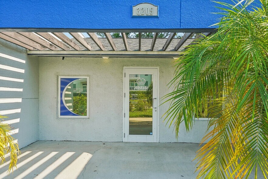 More Photos Of 3209 30th Ave S, Saint Petersburg Office For Lease