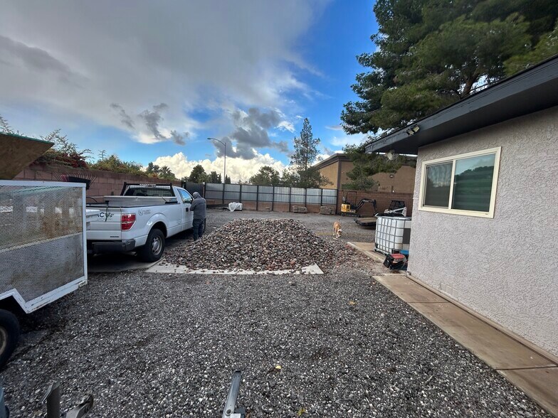 More Photos Of 4080 Spring Rd, Las Vegas Office Residential For Lease