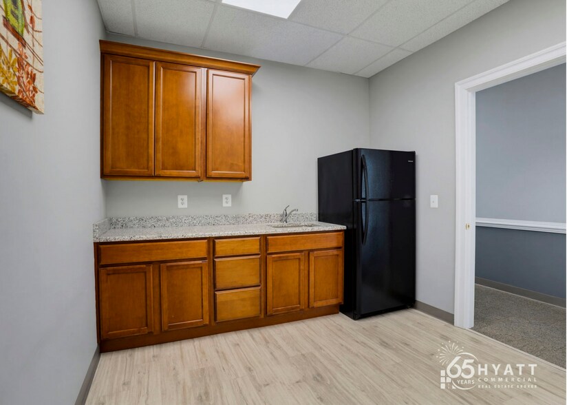 More Photos Of 23076 Three Notch Rd, California Office For Lease