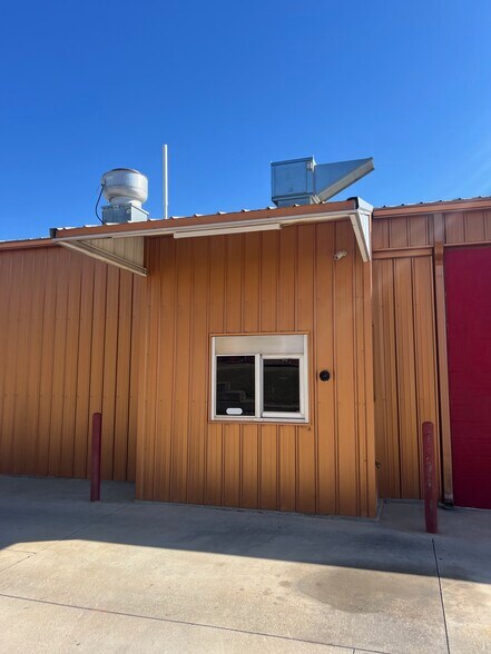 More Photos Of 10811 NE 23rd St, Spencer Restaurant For Lease