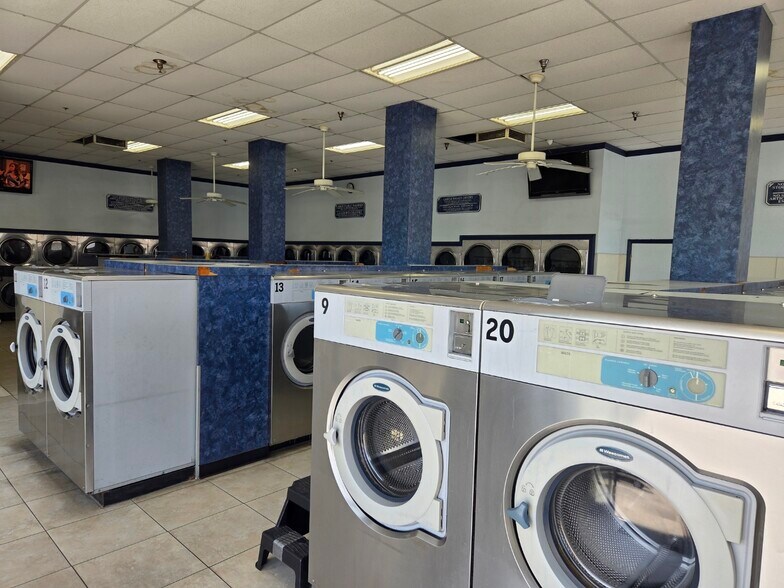 More Photos Of 608 E Rosecrans Ave, Compton Storefront Retail Office For Sale