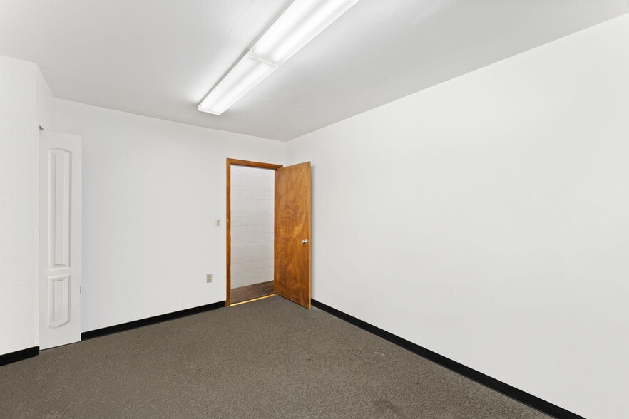 More Photos Of 13826-13838 SW 142nd Ave, Miami Warehouse For Sale