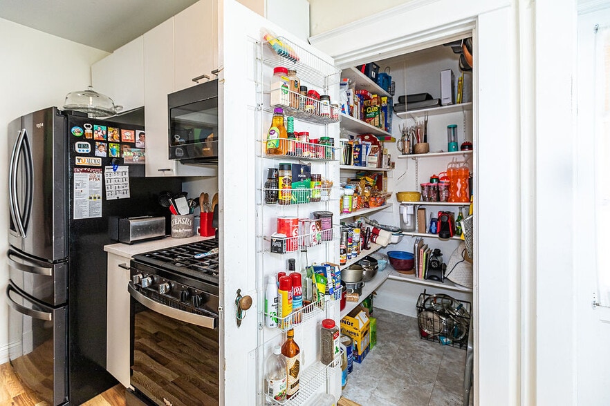 More Photos Of 404 Allegheny Ave, Towson Office For Sale