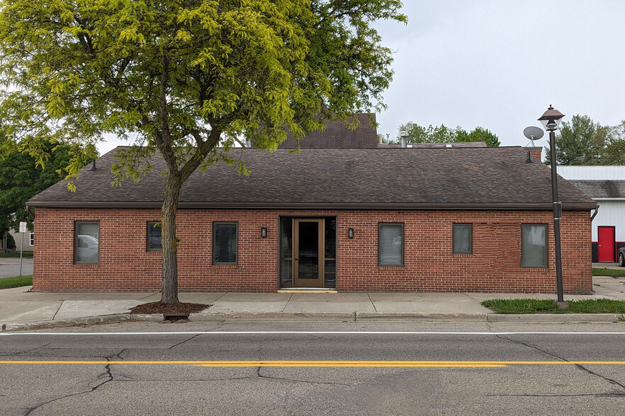 Primary Photo Of 303 W Superior St, Alma Storefront Retail Office For Sale