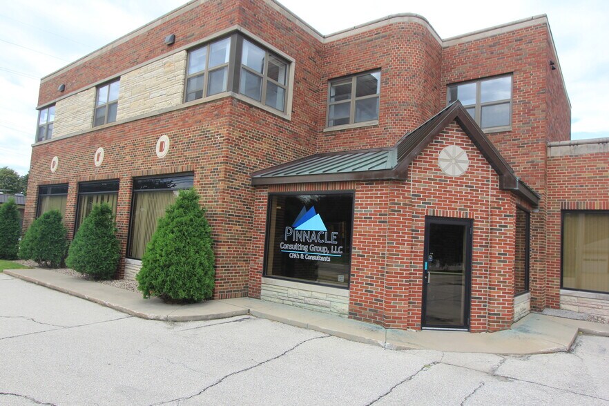 More Photos Of 1809-1817 Deckner Ave, Green Bay Office Residential For Lease