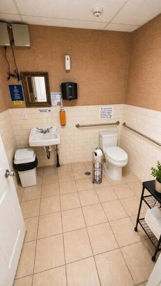 More Photos Of 163-175 Nassau Rd, Roosevelt Freestanding For Sale