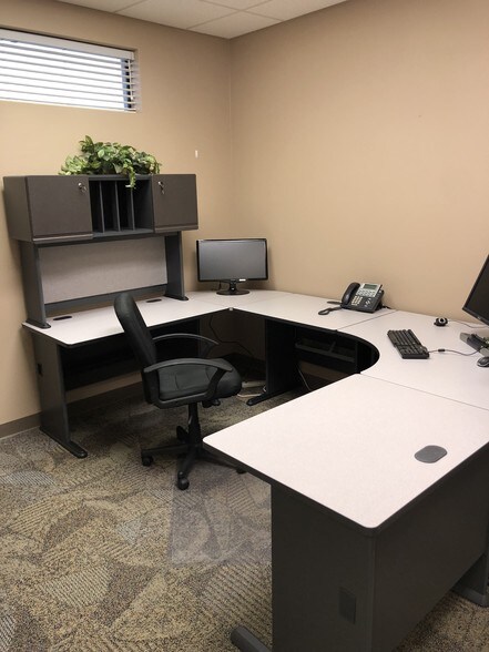 More Photos Of 2324 Cheek Sparger Rd, Bedford Office For Sale