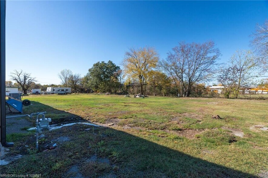More Photos Of 209 S Broadway St, Stigler Flex For Sale