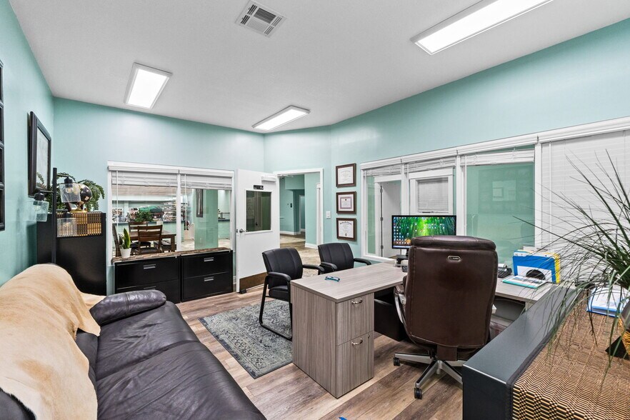 More Photos Of 5420 Hickory St, Panama City Office For Sale