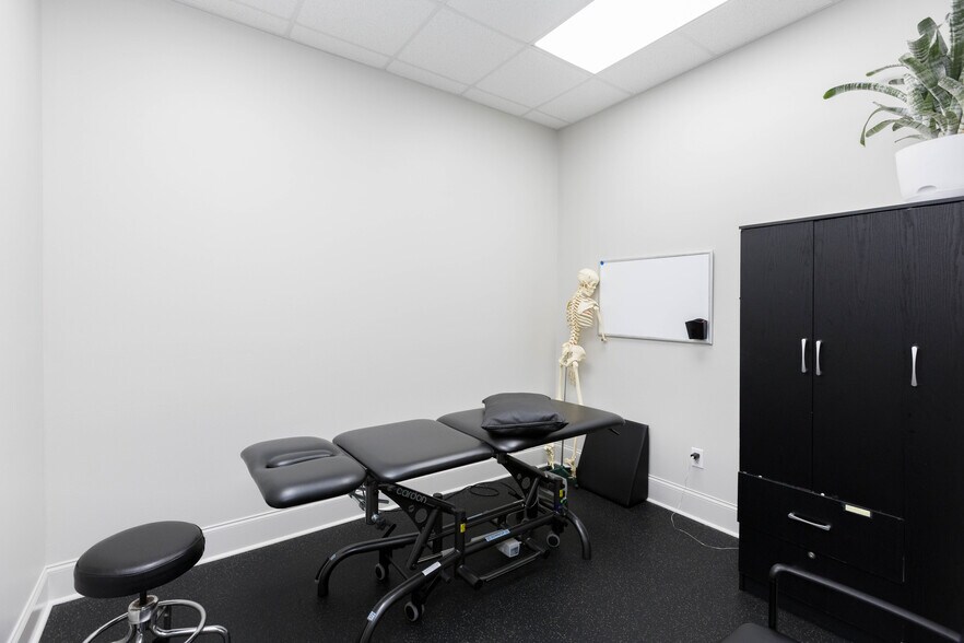 More Photos Of 12110 S Harrells Ferry Rd, Baton Rouge Showroom For Sale