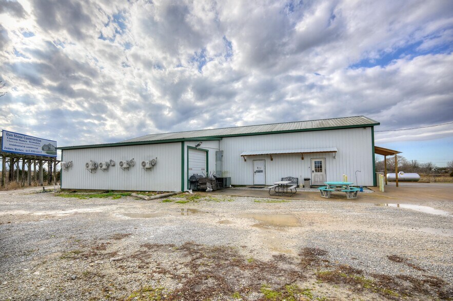 More Photos Of 12619 Nettle Dr, Neosho Specialty For Sale