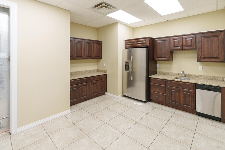 More Photos Of 2441 S 1560 W, Woods Cross Manufacturing For Lease