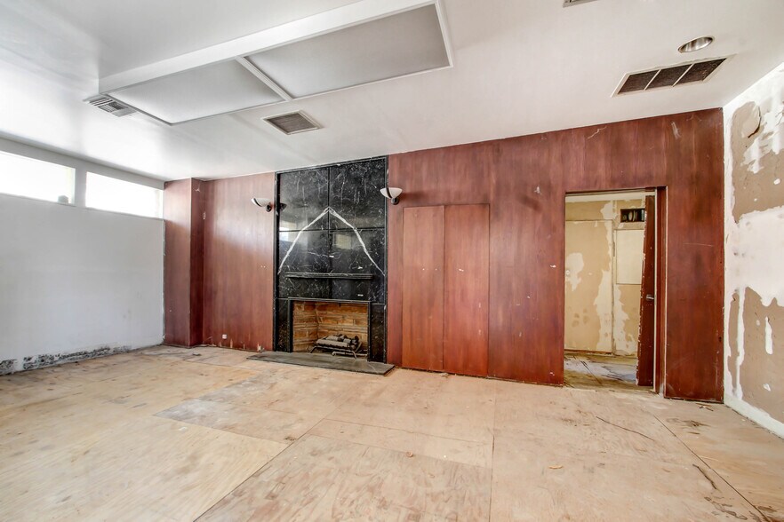 More Photos Of 4950 Wilshire Blvd, Los Angeles Office For Sale